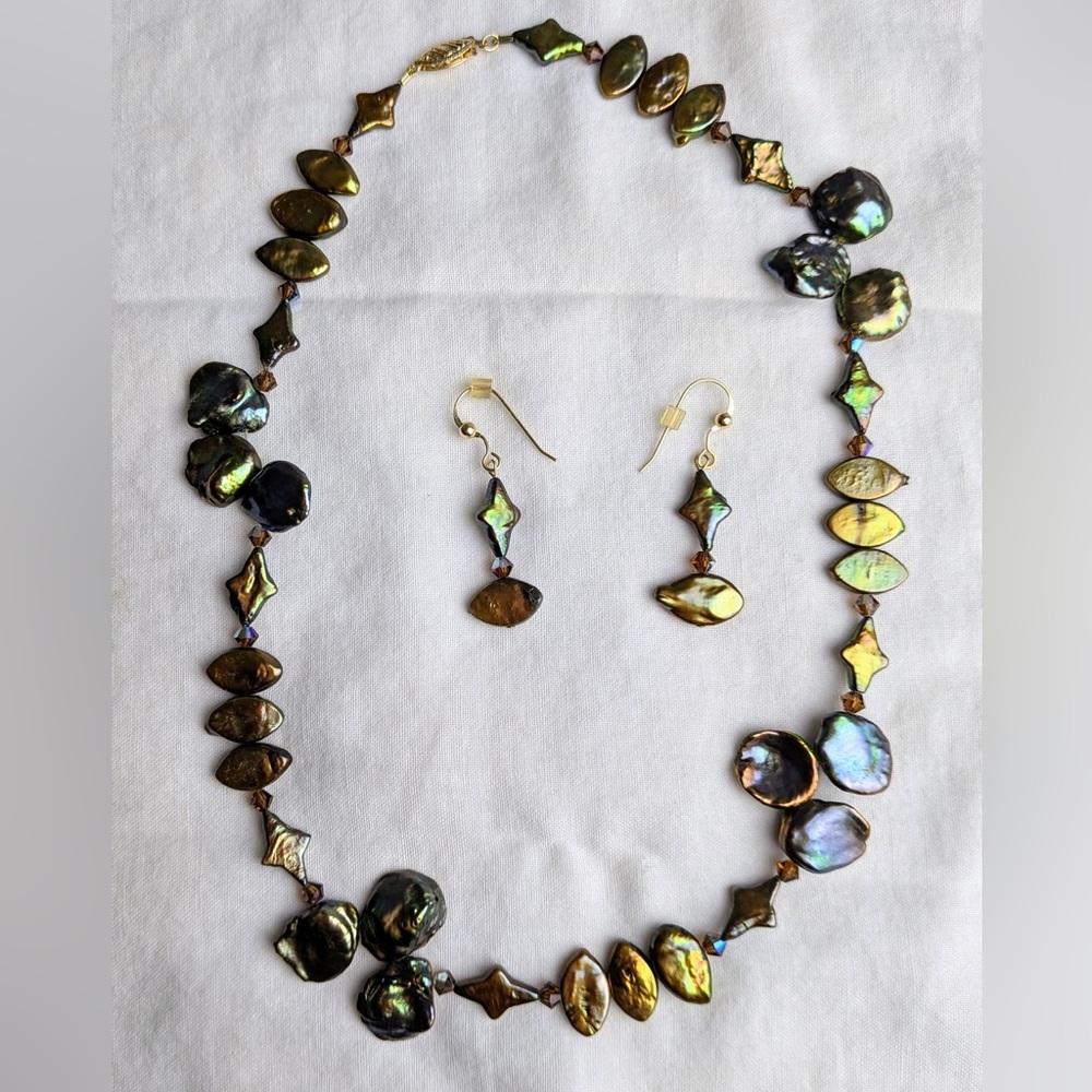 Thomas Mother of Pearl Necklace & Earrings Set Iridescent Shell